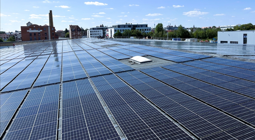 Ansicht PV-Anlage Kilianstraße auf großer Dachfläche